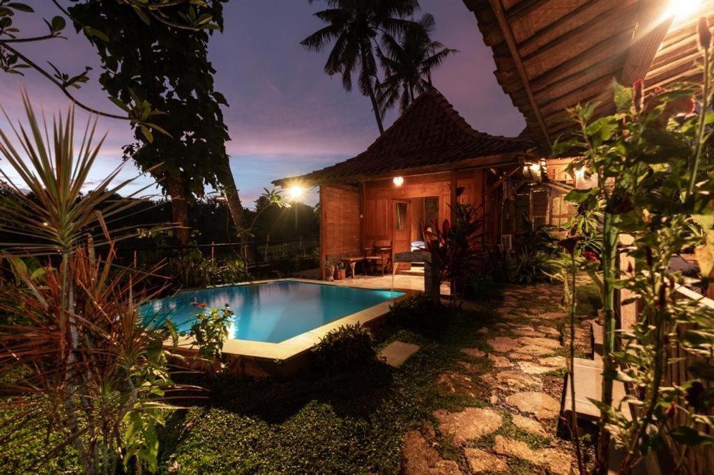 Villa Nextdoor Nature Bantul Buitenkant foto