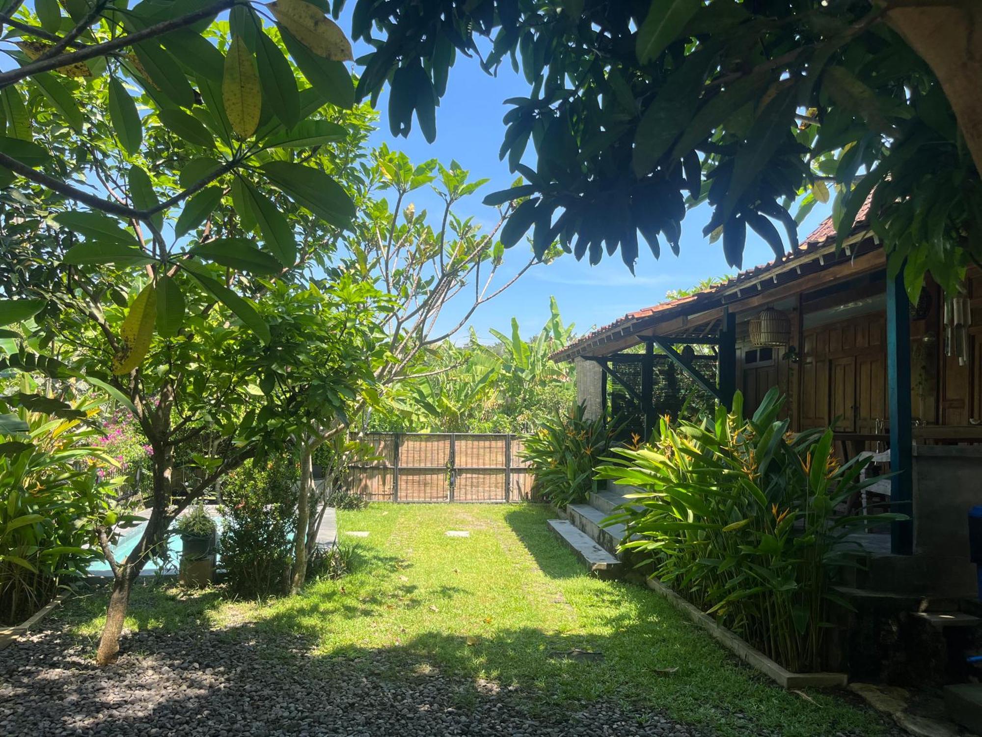 Villa Nextdoor Nature Bantul Buitenkant foto